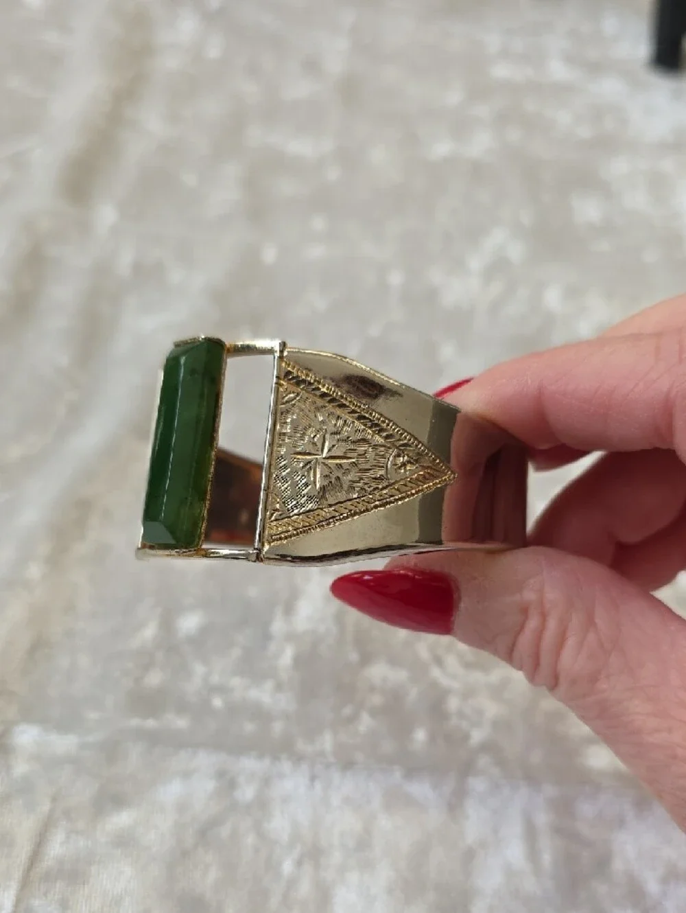 no brand gold tone
